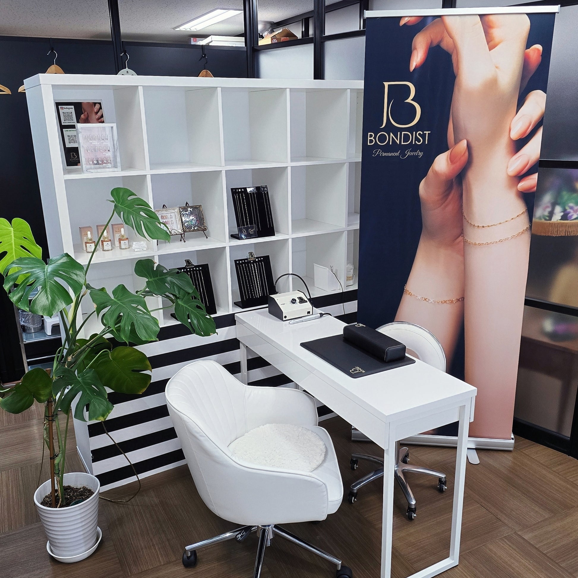 Roll Up Banner Stand | BONDIST